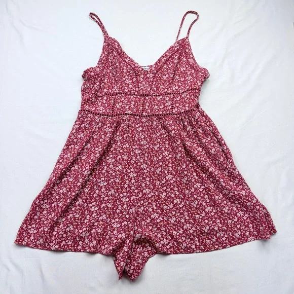 American Eagle Outfitters Red Floral Romper w/ pockets - Picture 3 of 12